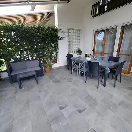 Villa Degli Ulivi-al Mare Di *